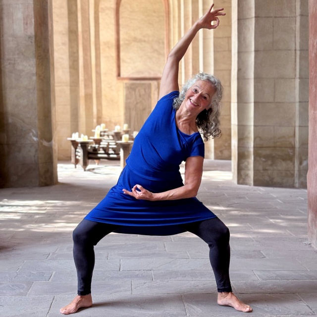 Yoga Lehrerin Christa Zehnder im Kloster Eberbach