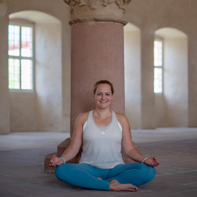 Yoga Lehrerin Silke Schuster im Kloster Eberbach